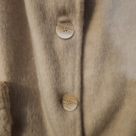 ❄️ Italian EUC Elegant Cream Fur-Trimmed Women's Coat unbranded no size tag - Picture 4 of 4